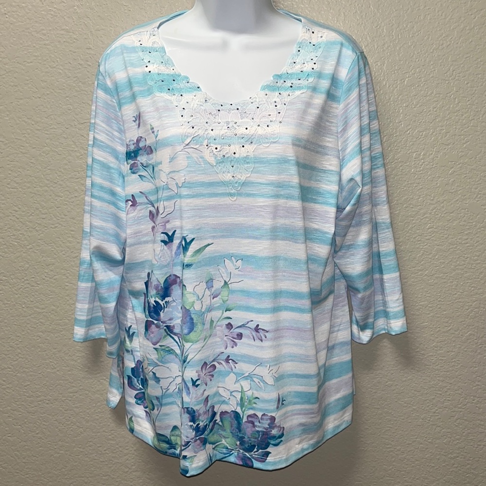 Like New 3/4 Sleeve Lightweight Top